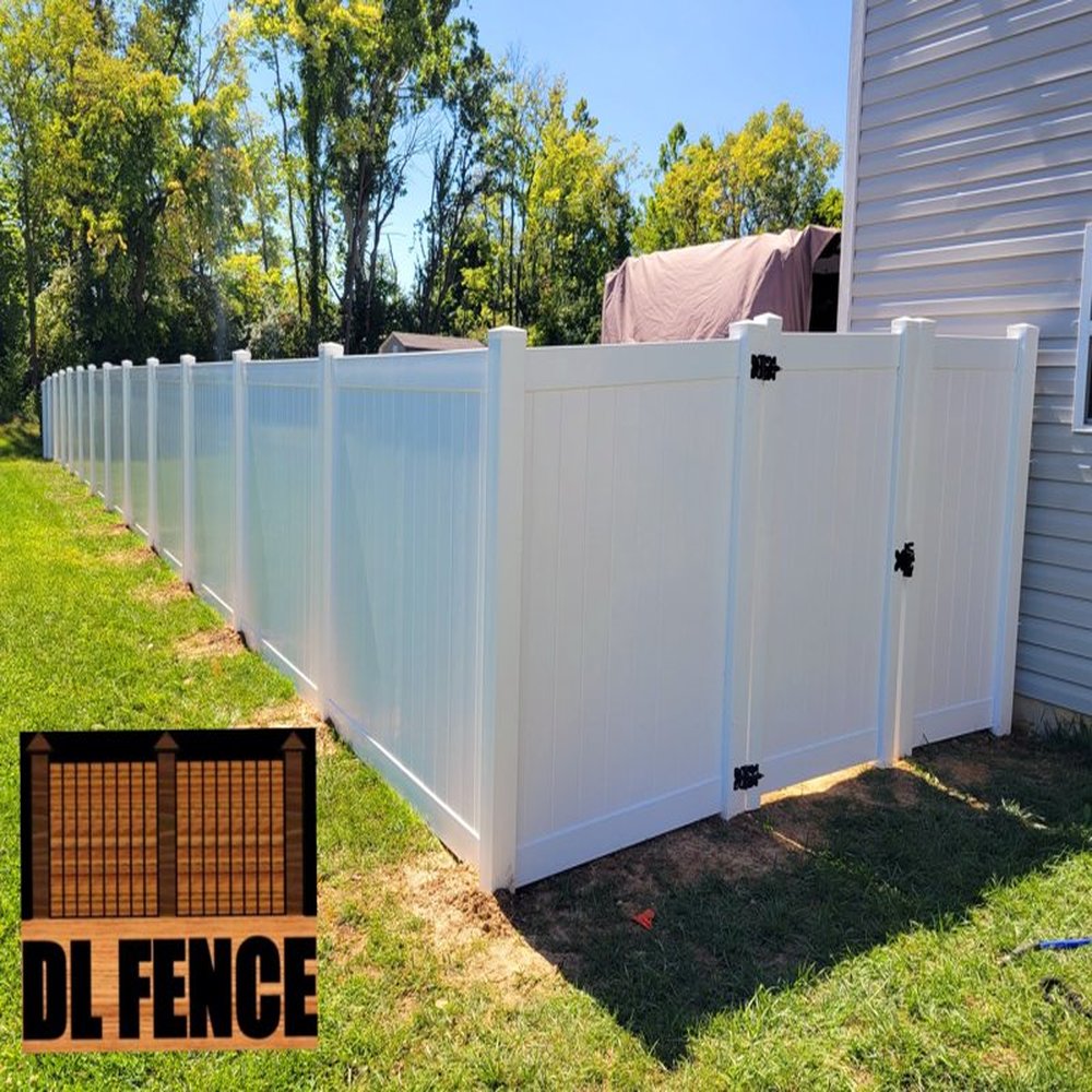 White vinyl privacy fence installation with gate – Indianapolis, IN