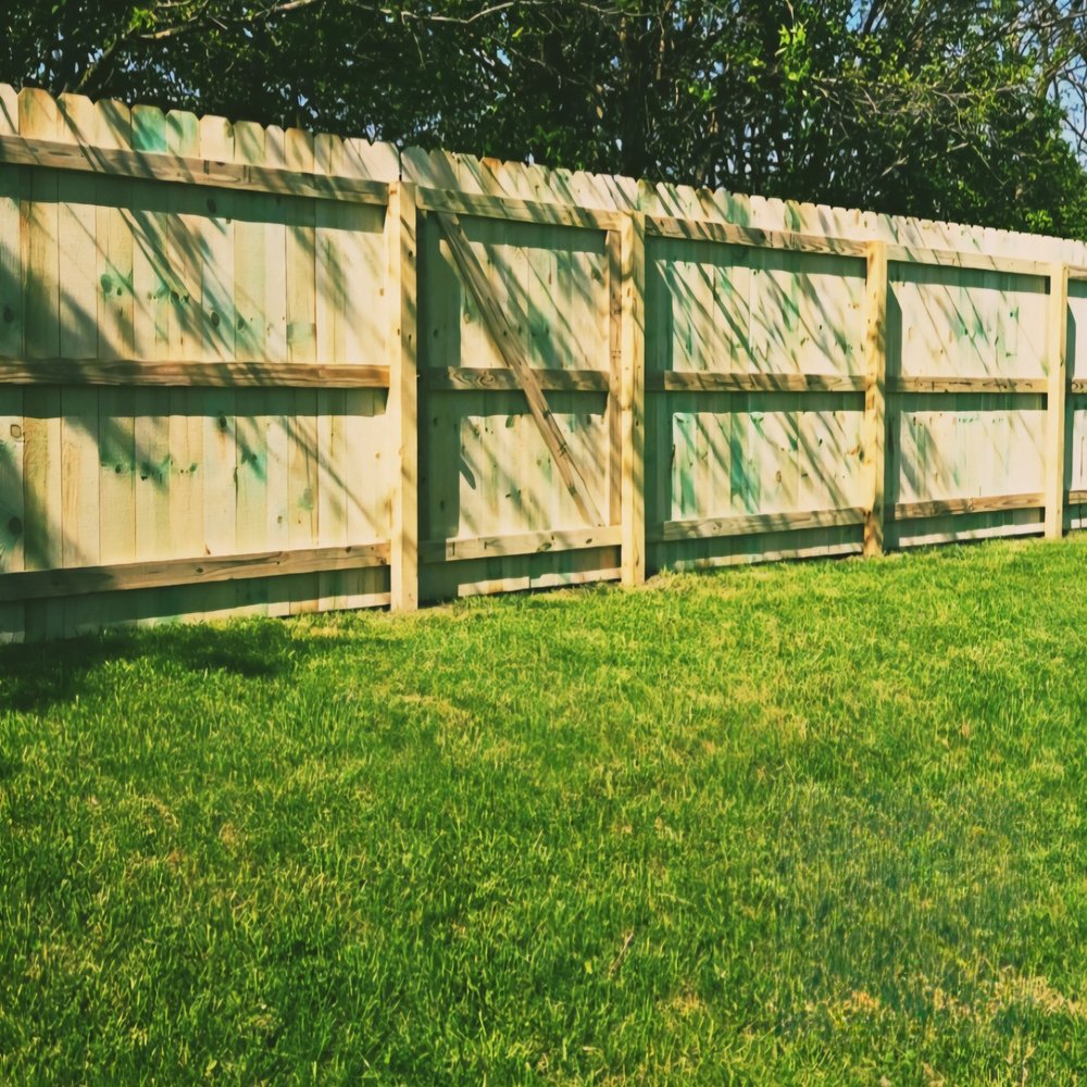 Dog-ear wood privacy fence with internal framing – DL Fence installation